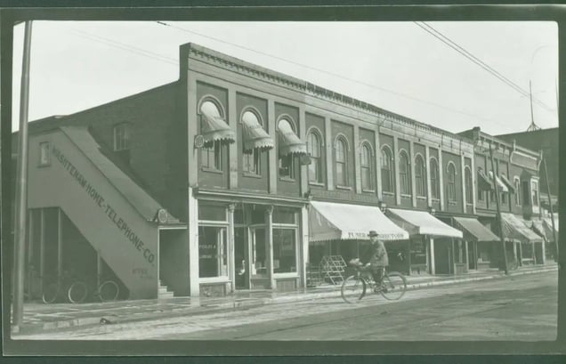 The tall building in the middle right background is the onetime second-floor Hewitt Hall.